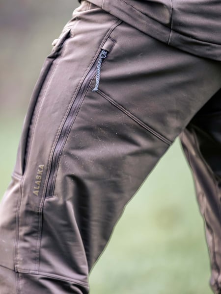 Chaser Stretch Pants, Men, Solid Brown | Alaska 1795